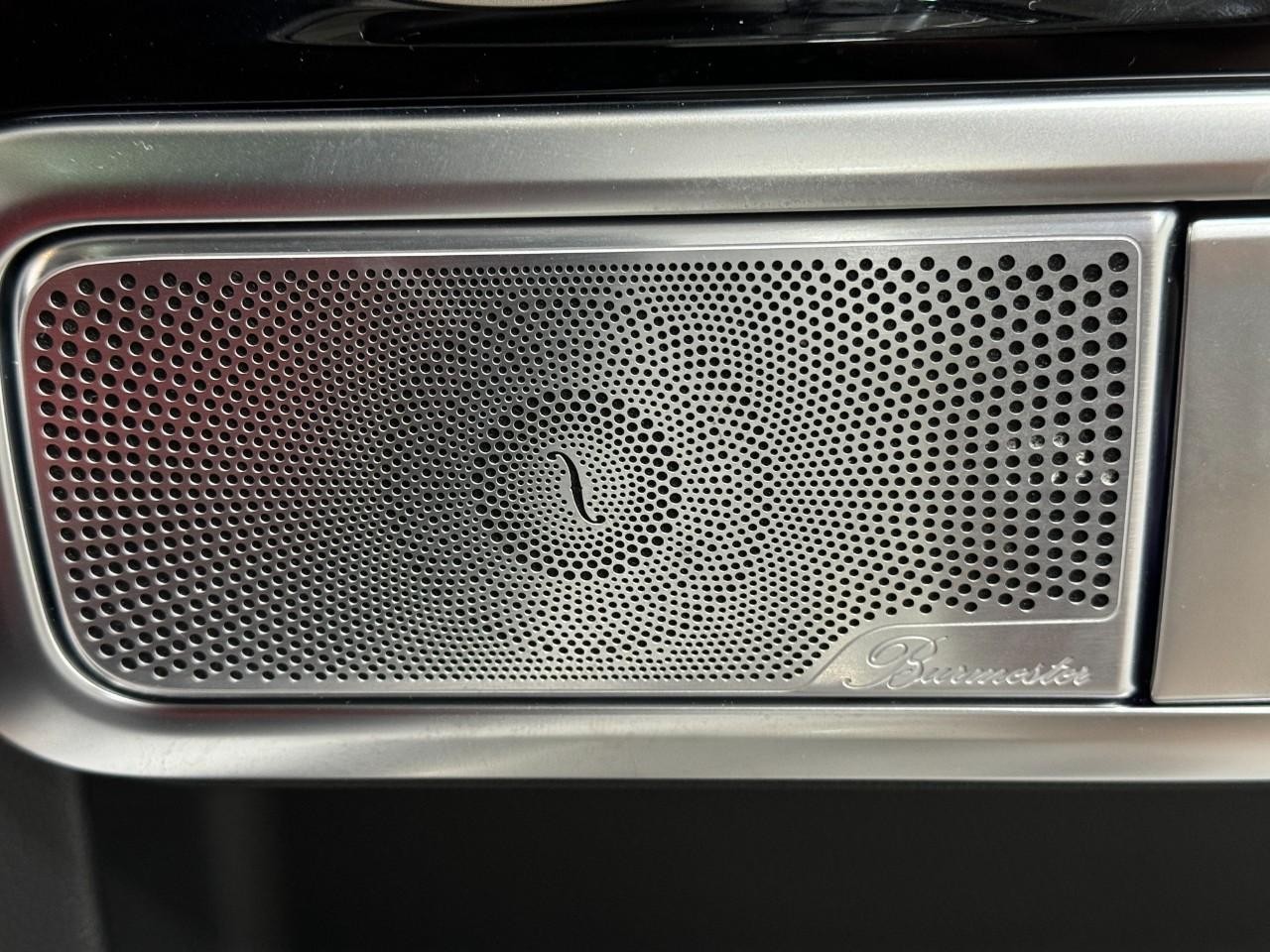 Mercedes-Benz G-Class Vehicle Full-screen Gallery Image 23