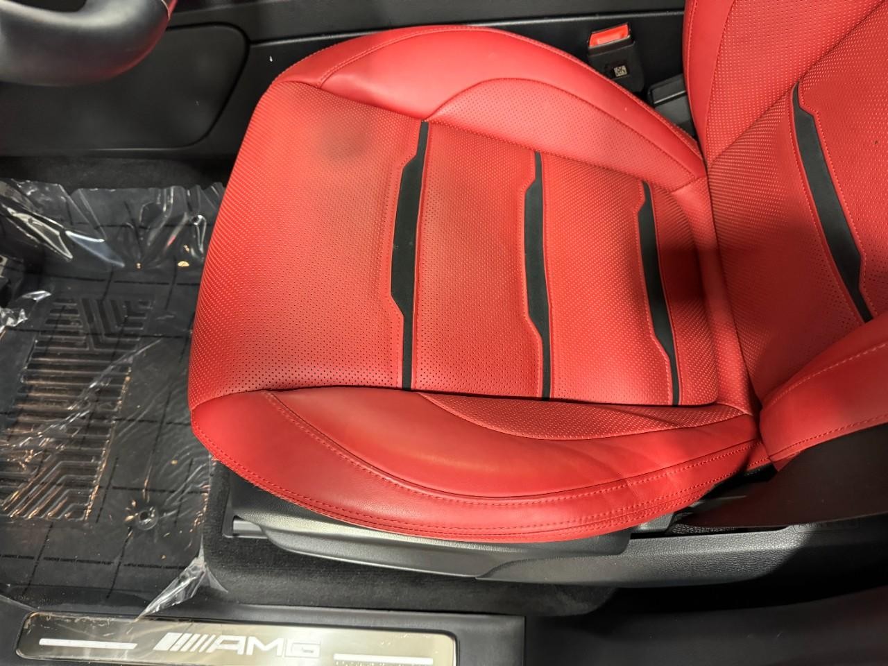 Mercedes-Benz G-Class Vehicle Full-screen Gallery Image 28