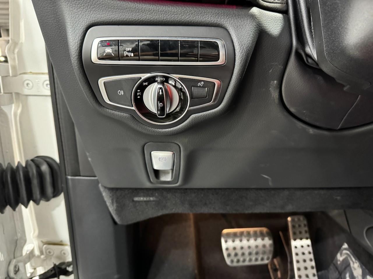 Mercedes-Benz G-Class Vehicle Full-screen Gallery Image 29