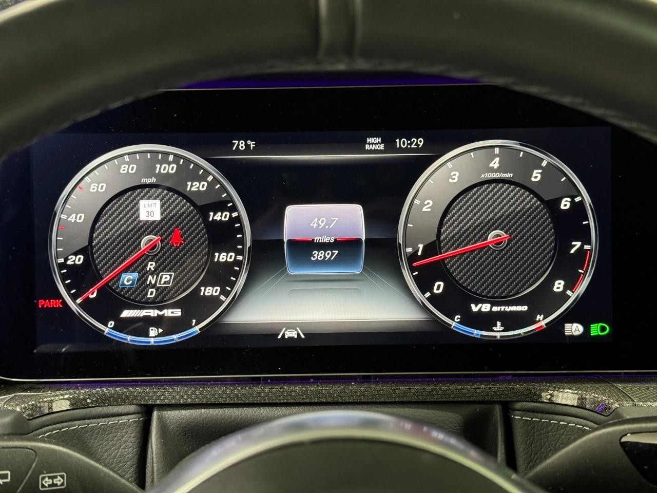 Mercedes-Benz G-Class Vehicle Full-screen Gallery Image 32