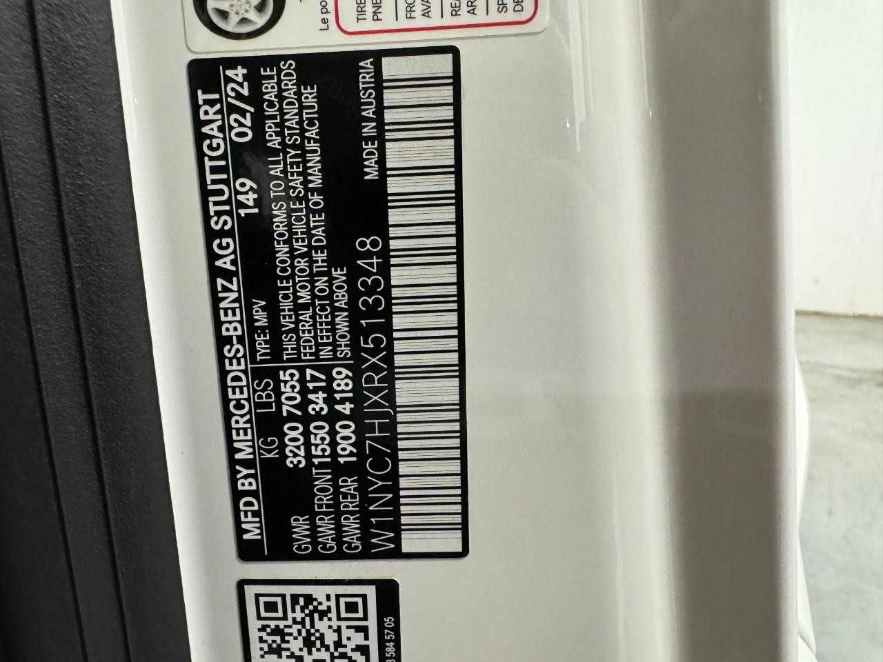 Mercedes-Benz G-Class Vehicle Full-screen Gallery Image 35