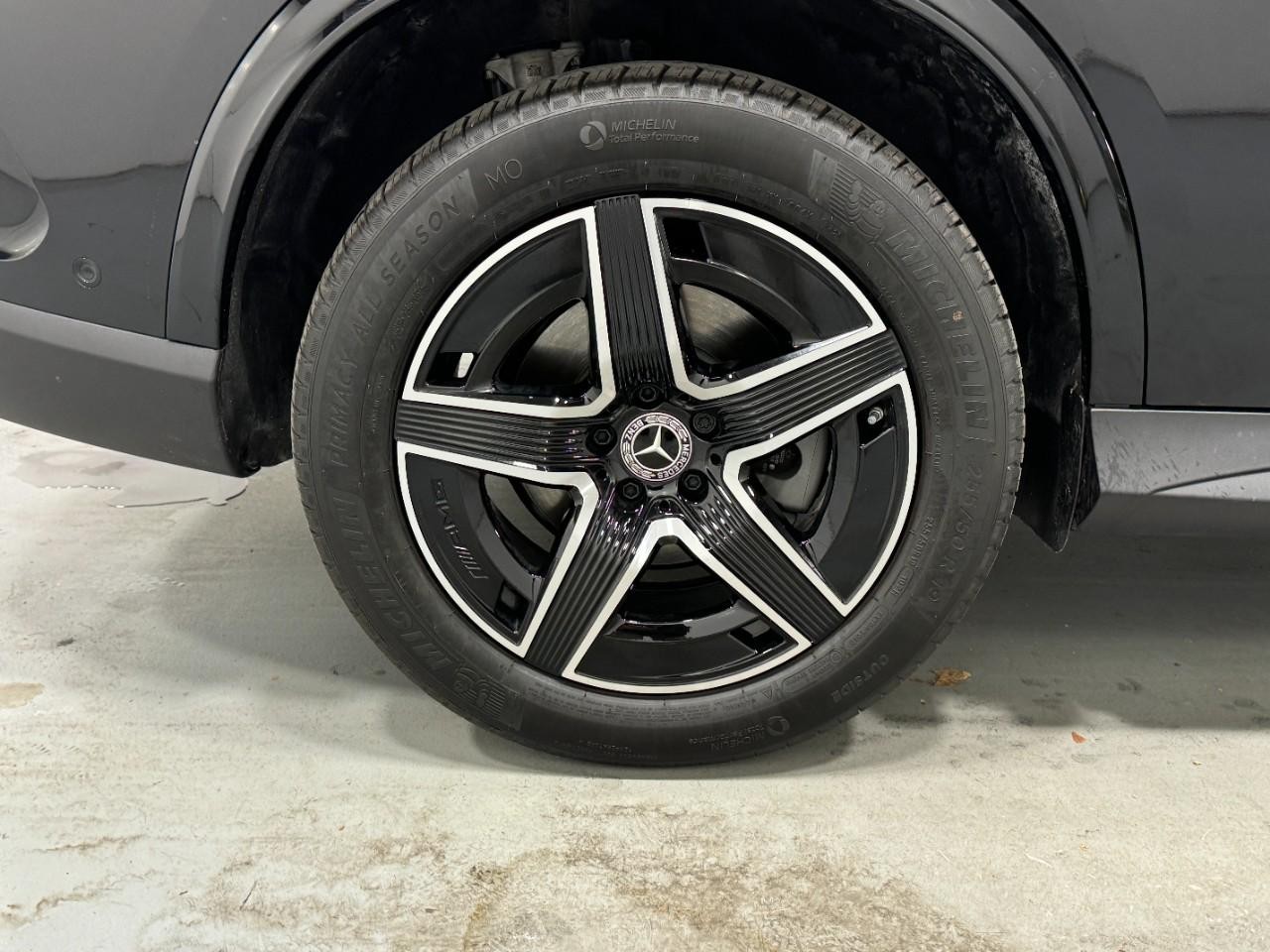 Mercedes-Benz GLC Vehicle Full-screen Gallery Image 5