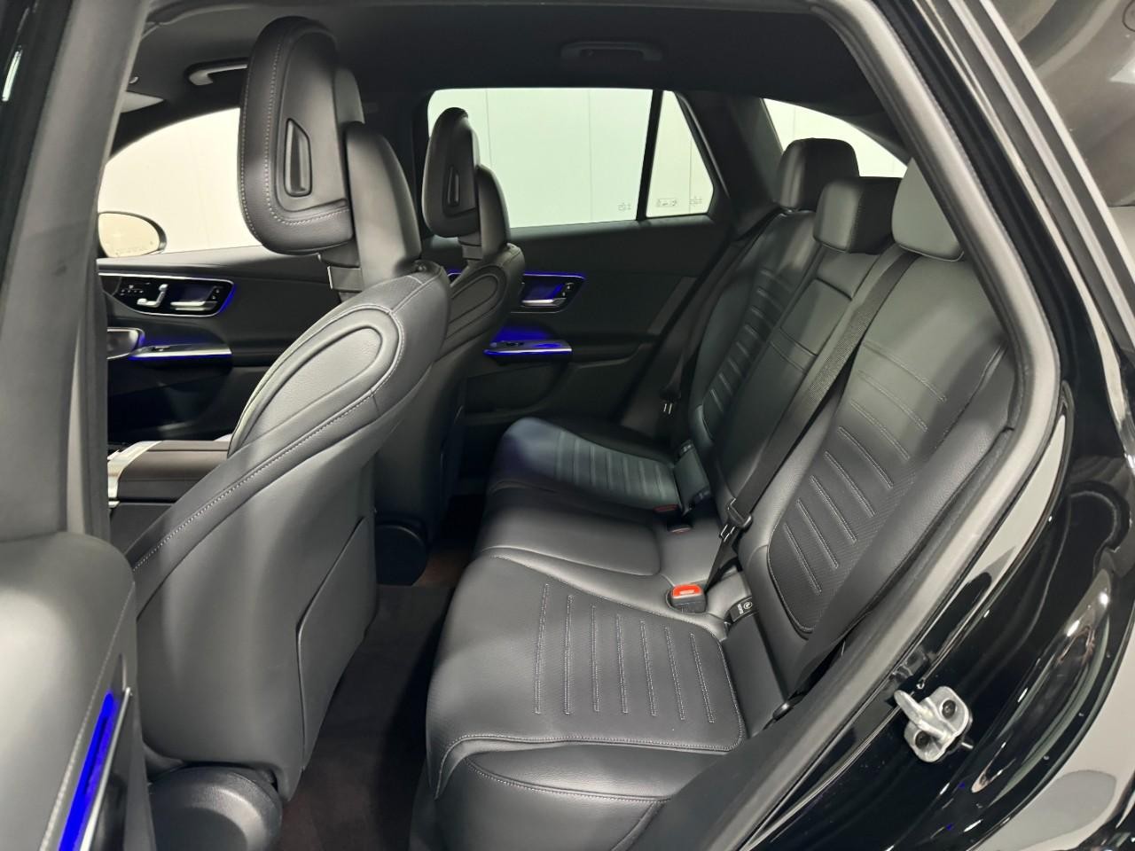 Mercedes-Benz GLC Vehicle Full-screen Gallery Image 8