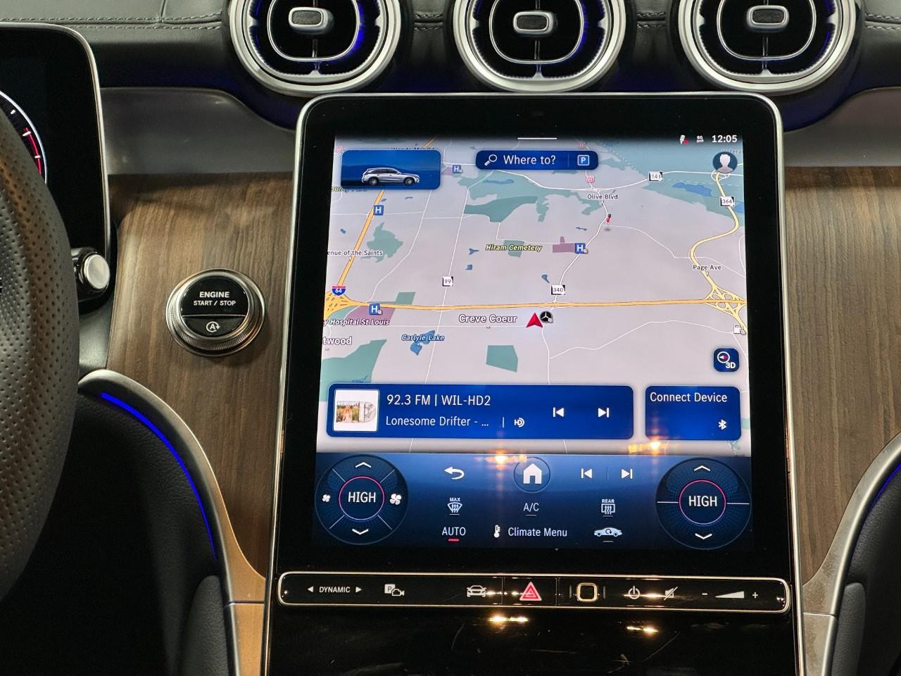 Mercedes-Benz GLC Vehicle Full-screen Gallery Image 13