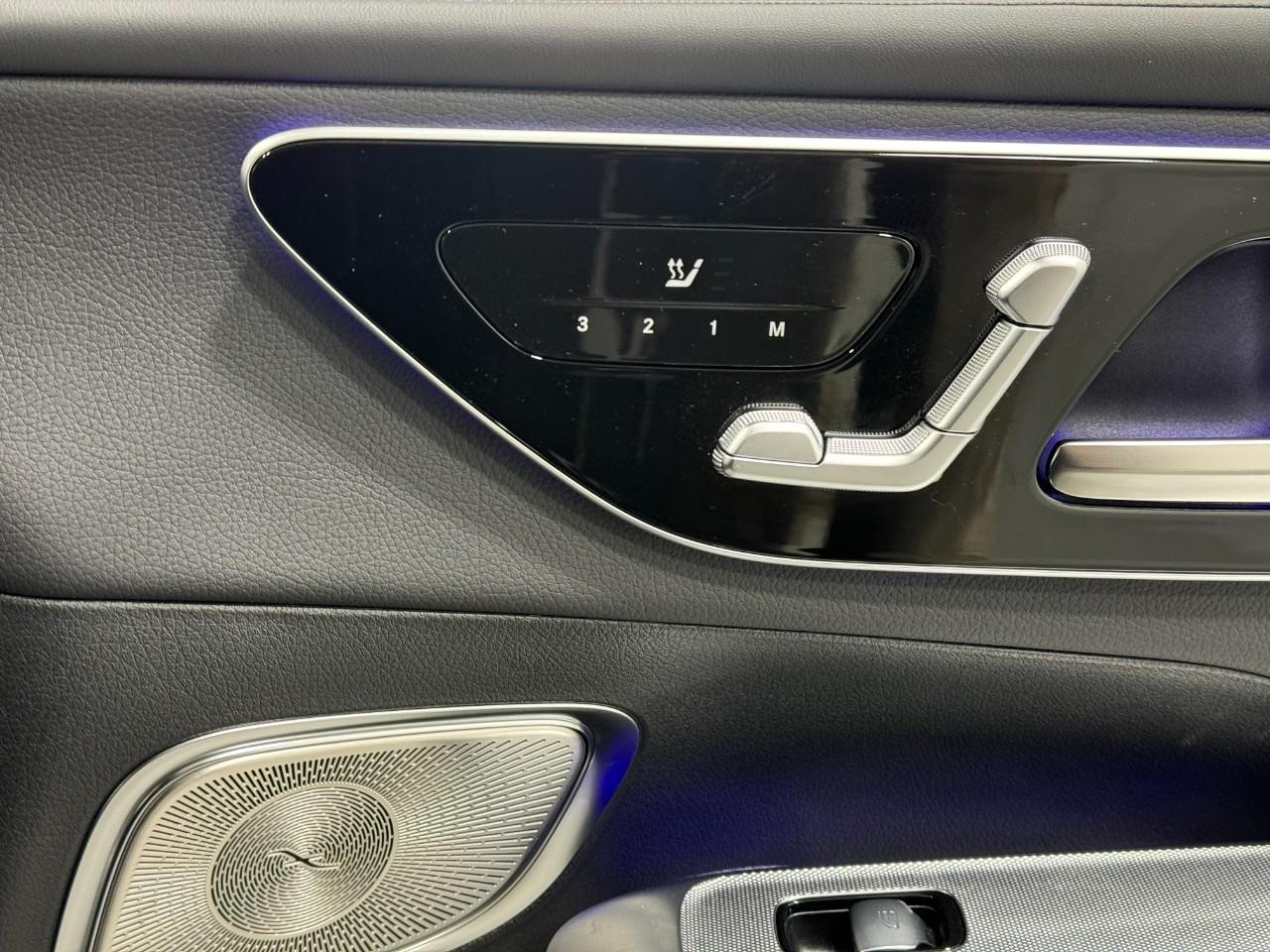 Mercedes-Benz GLC Vehicle Full-screen Gallery Image 18