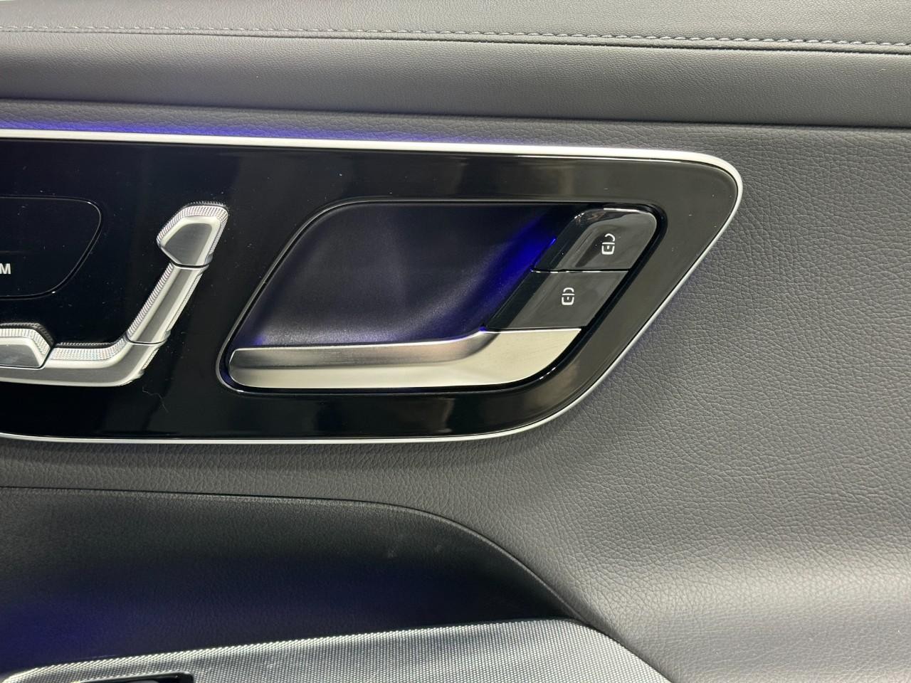 Mercedes-Benz GLC Vehicle Full-screen Gallery Image 19