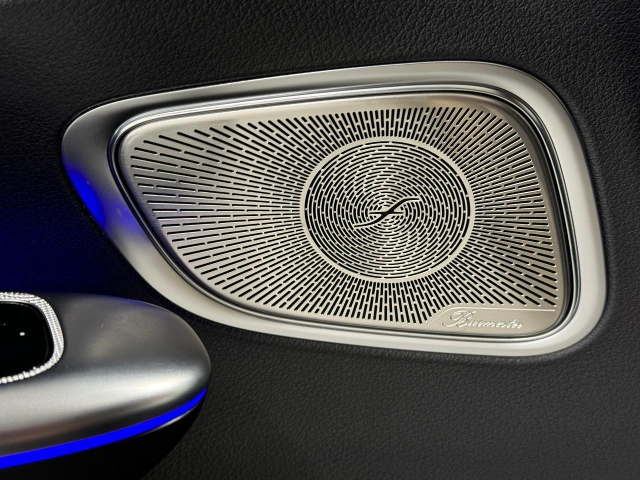 Mercedes-Benz GLC Vehicle Full-screen Gallery Image 24