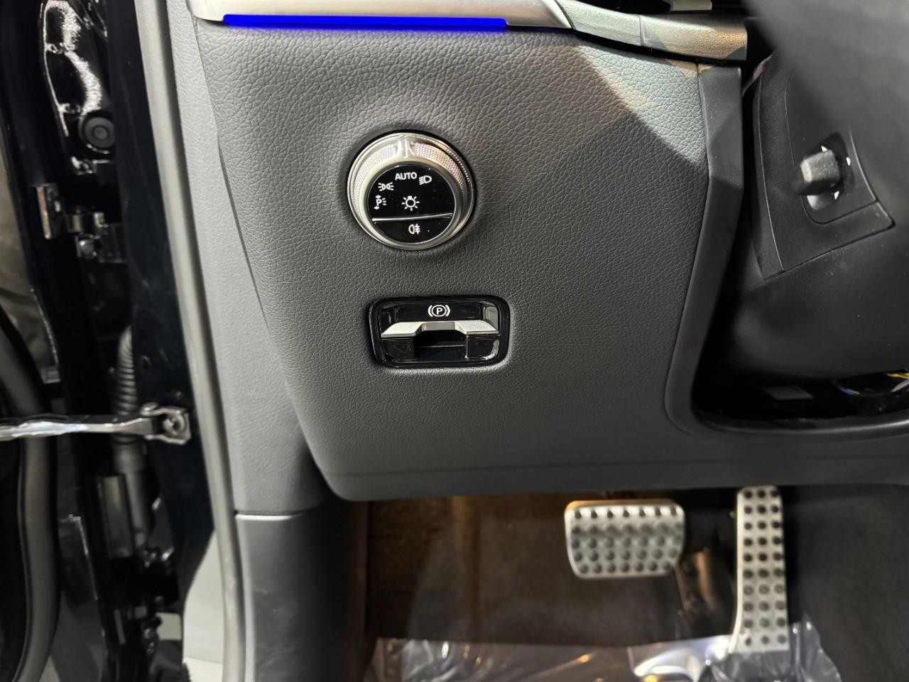 Mercedes-Benz GLC Vehicle Full-screen Gallery Image 29