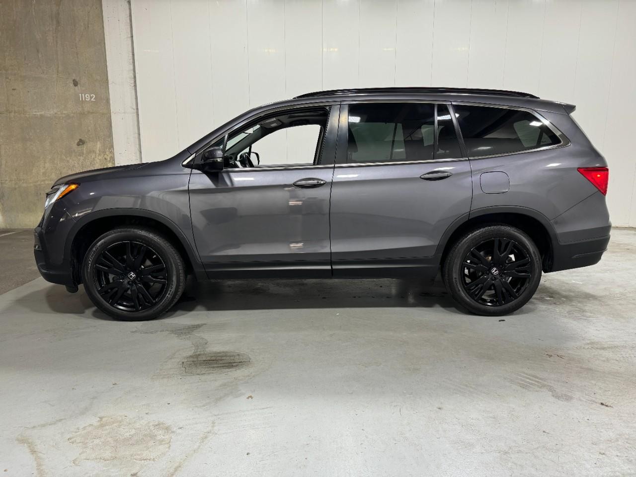 Honda Pilot Vehicle Full-screen Gallery Image 02