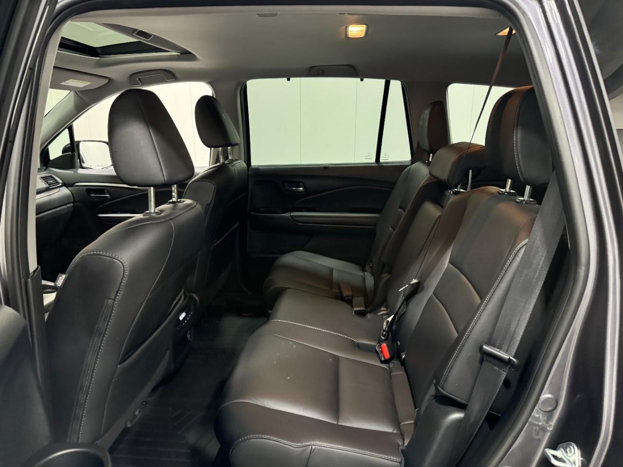 Honda Pilot Vehicle Full-screen Gallery Image 08