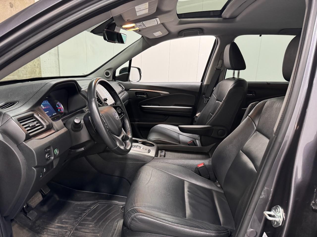 Honda Pilot Vehicle Full-screen Gallery Image 26