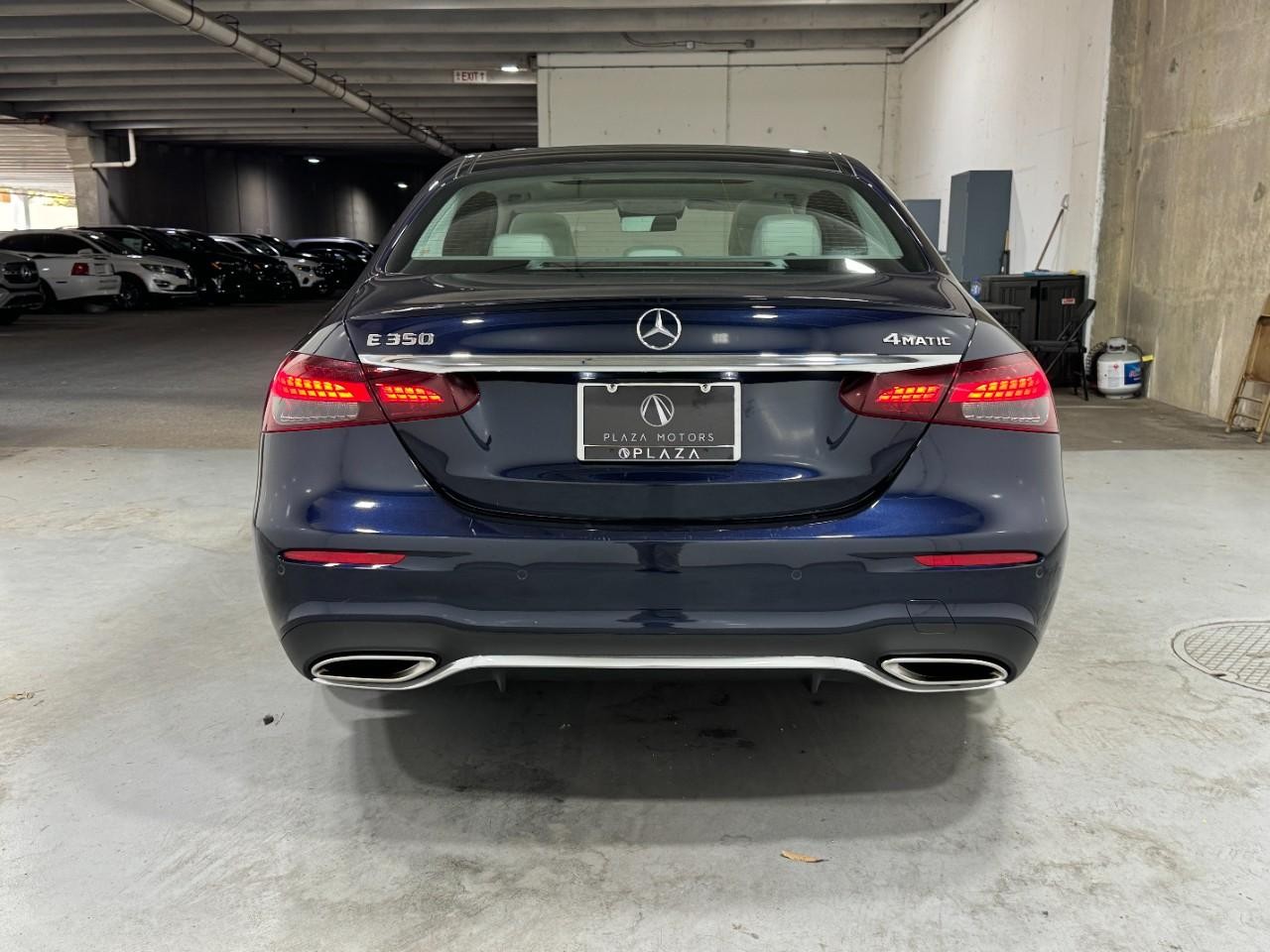 Mercedes-Benz E-Class Vehicle Full-screen Gallery Image 9