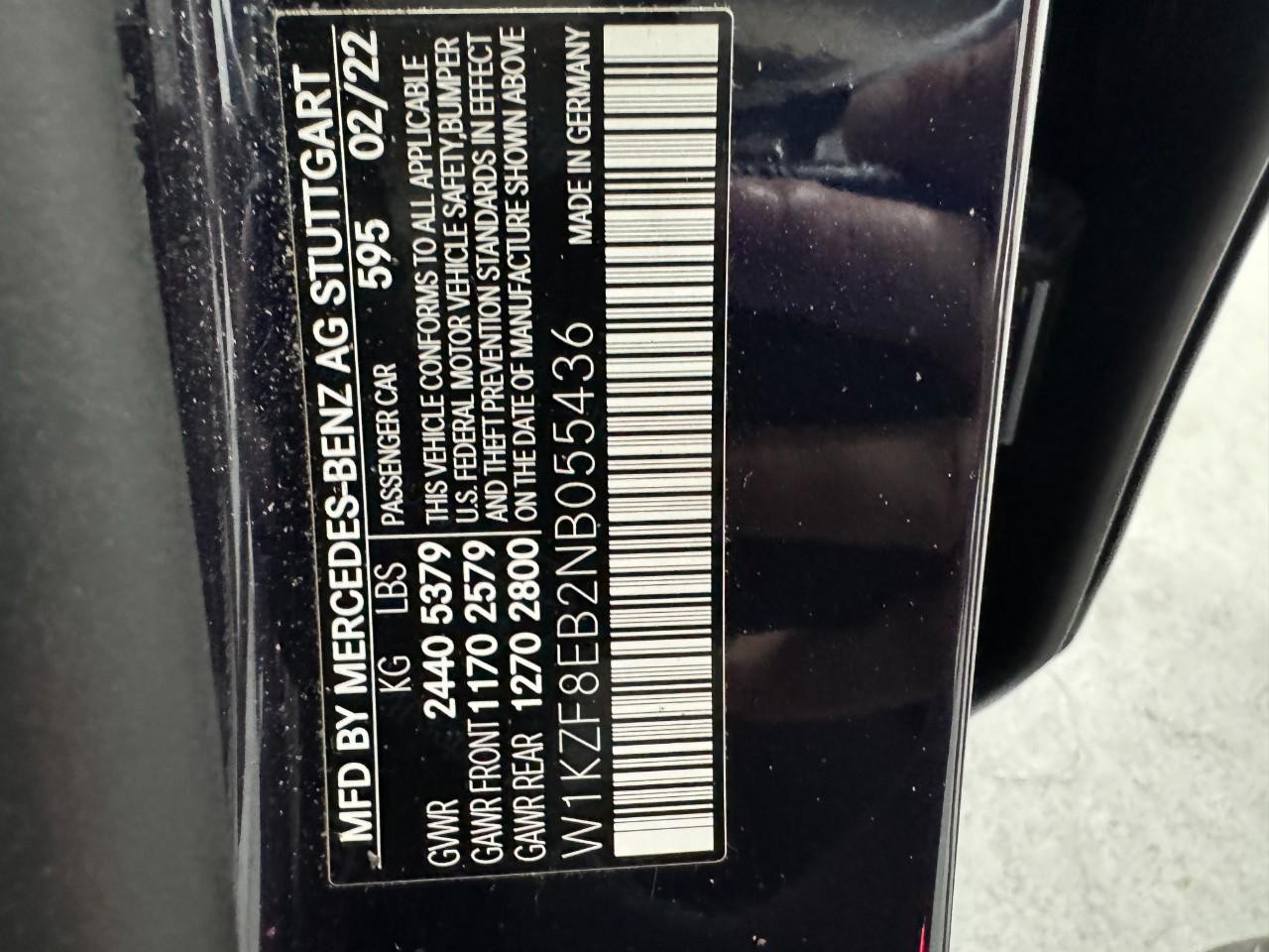 Mercedes-Benz E-Class Vehicle Full-screen Gallery Image 38