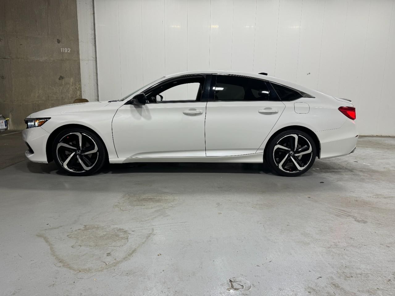 Honda Accord Sedan Vehicle Full-screen Gallery Image 02