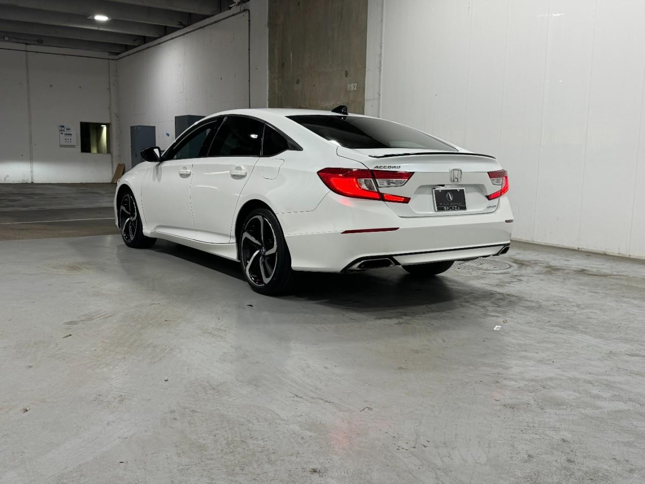 Honda Accord Sedan Vehicle Full-screen Gallery Image 03