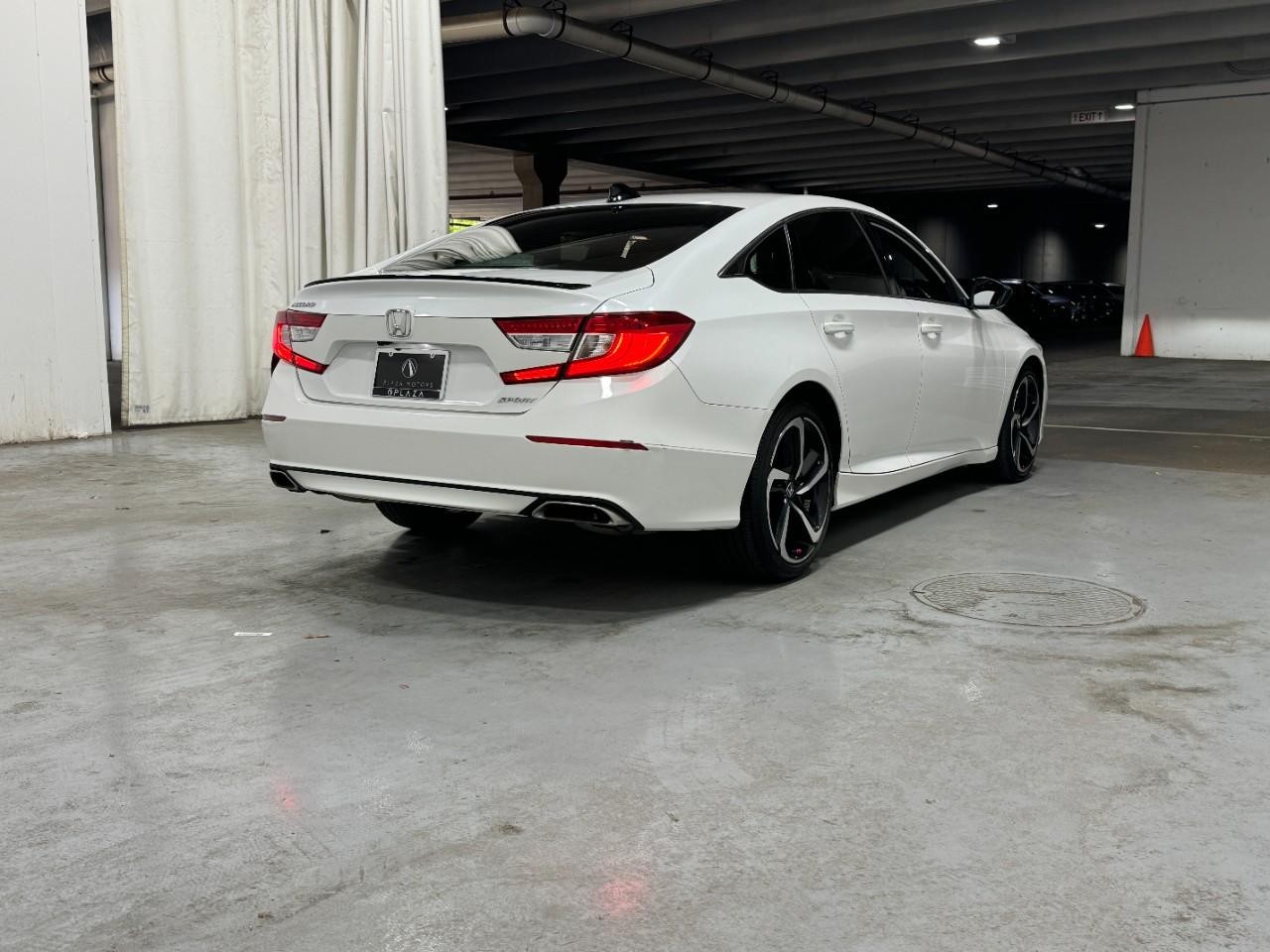 Honda Accord Sedan Vehicle Full-screen Gallery Image 04