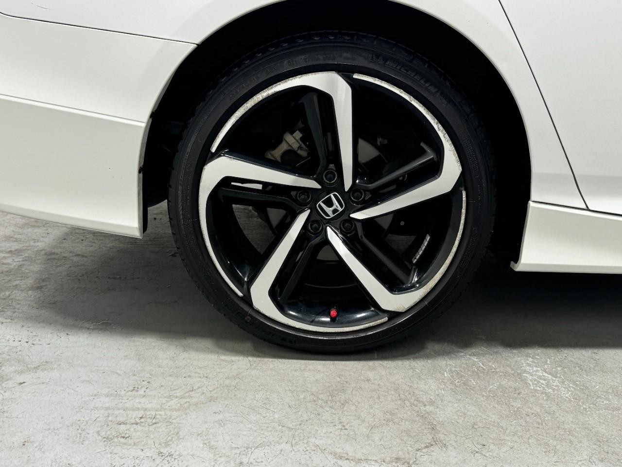 Honda Accord Sedan Vehicle Full-screen Gallery Image 05