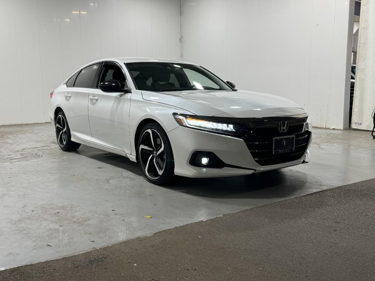 Honda Accord Sedan Vehicle Full-screen Gallery Image 06