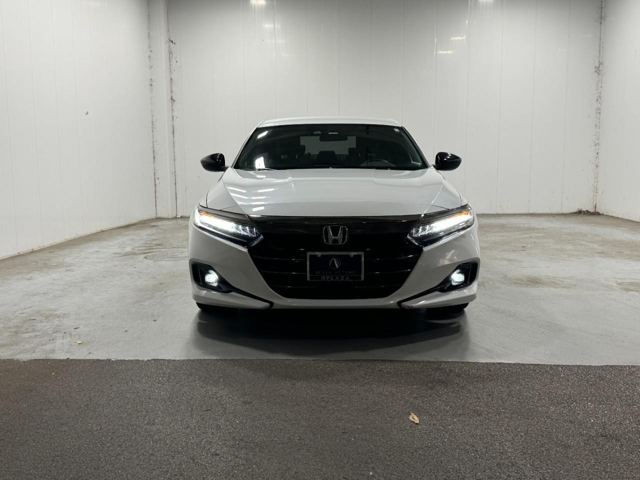 Honda Accord Sedan Vehicle Full-screen Gallery Image 07