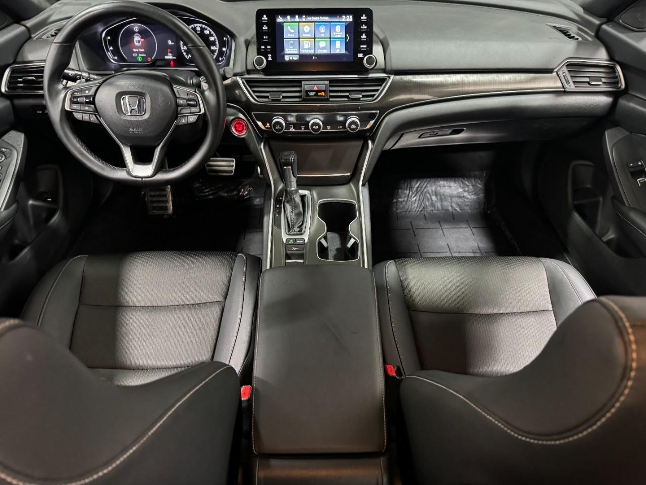 Honda Accord Sedan Vehicle Full-screen Gallery Image 11