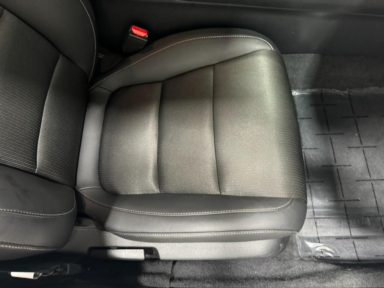 Honda Accord Sedan Vehicle Full-screen Gallery Image 18