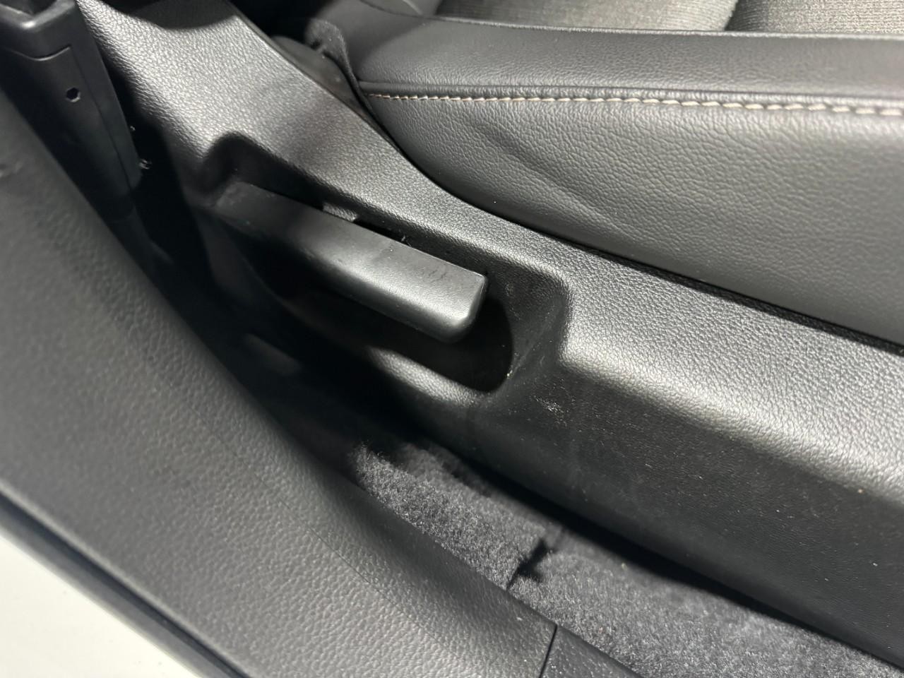 Honda Accord Sedan Vehicle Full-screen Gallery Image 19