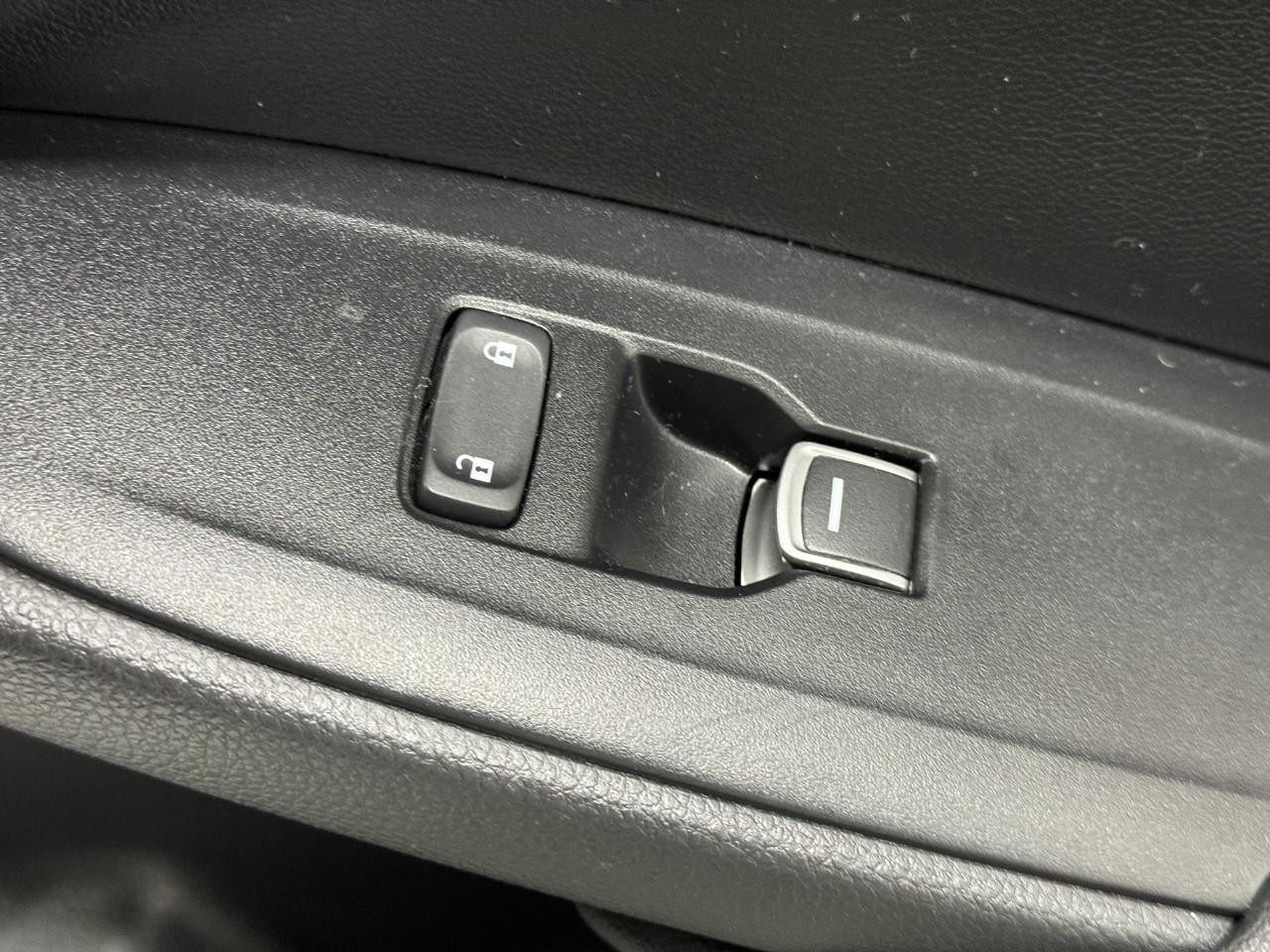 Honda Accord Sedan Vehicle Full-screen Gallery Image 20