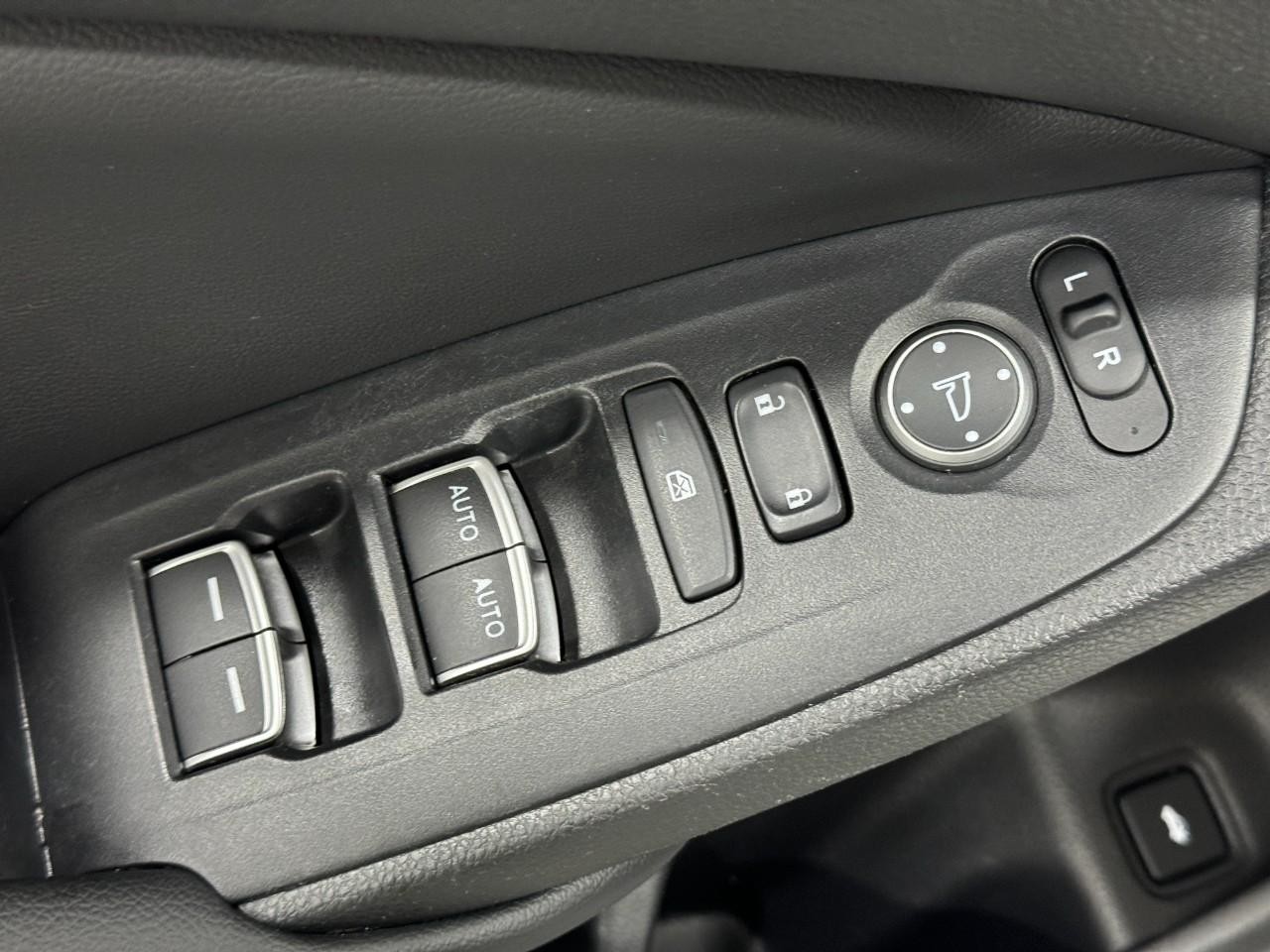 Honda Accord Sedan Vehicle Full-screen Gallery Image 21