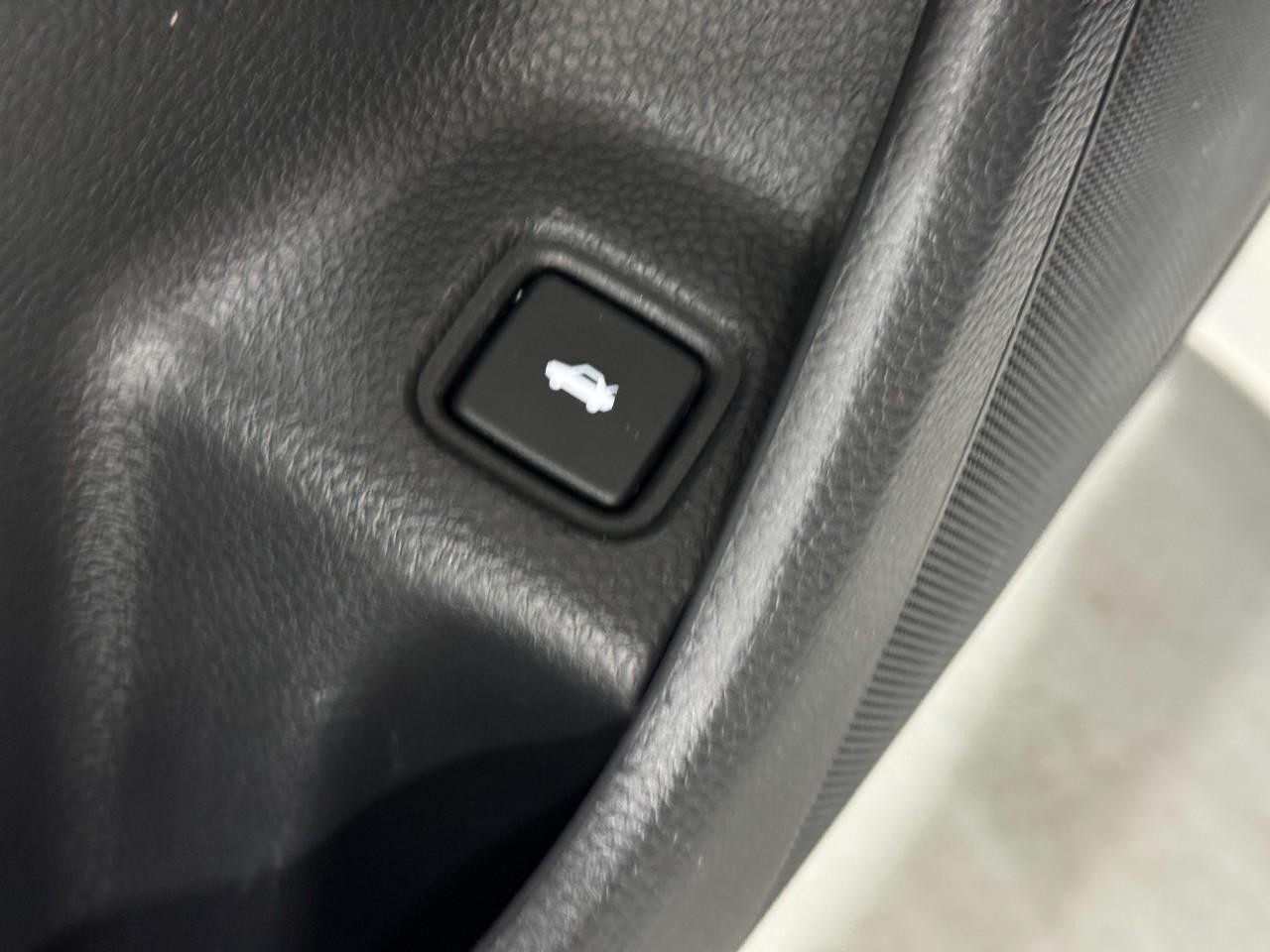 Honda Accord Sedan Vehicle Full-screen Gallery Image 22