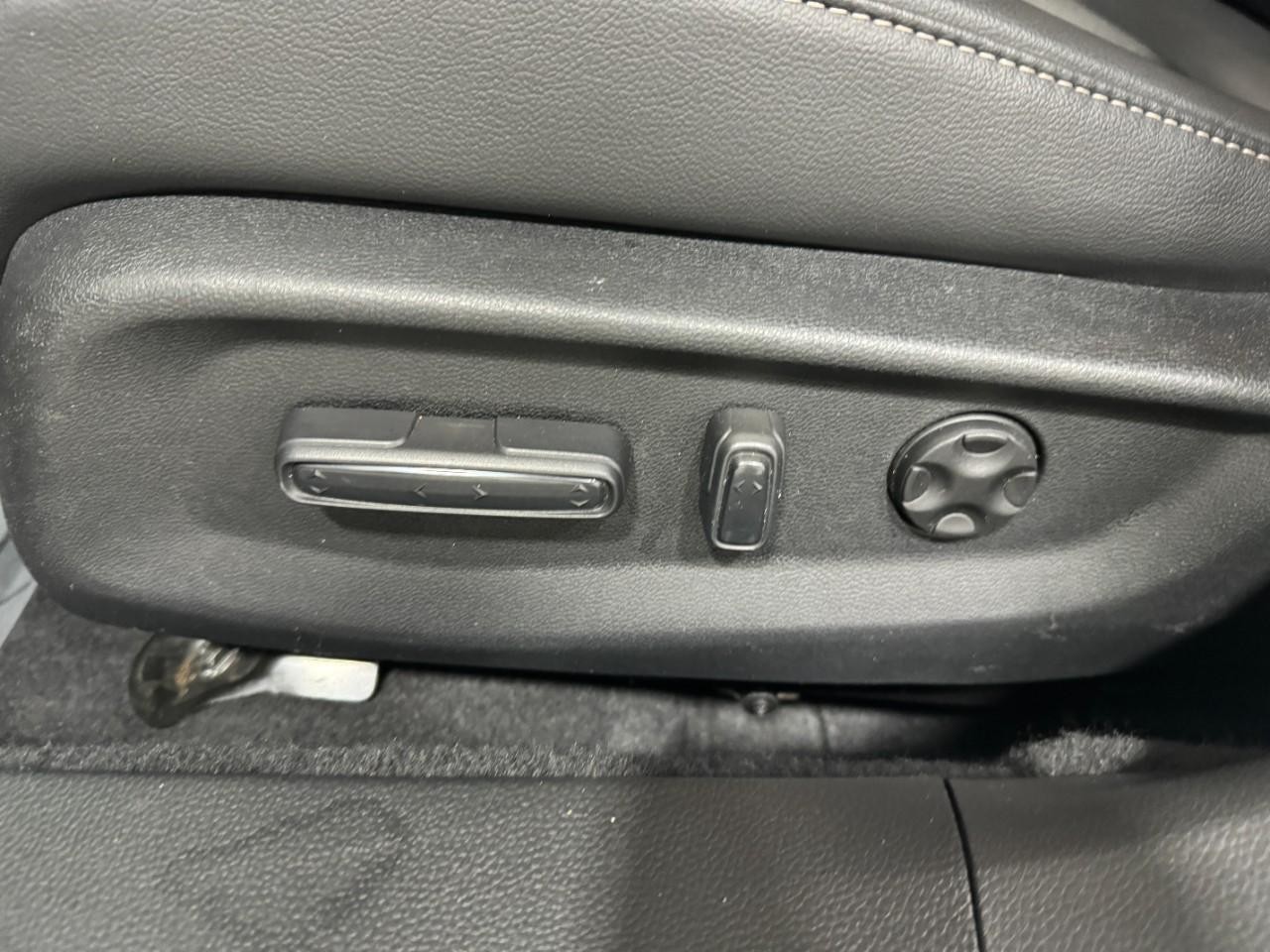 Honda Accord Sedan Vehicle Full-screen Gallery Image 25