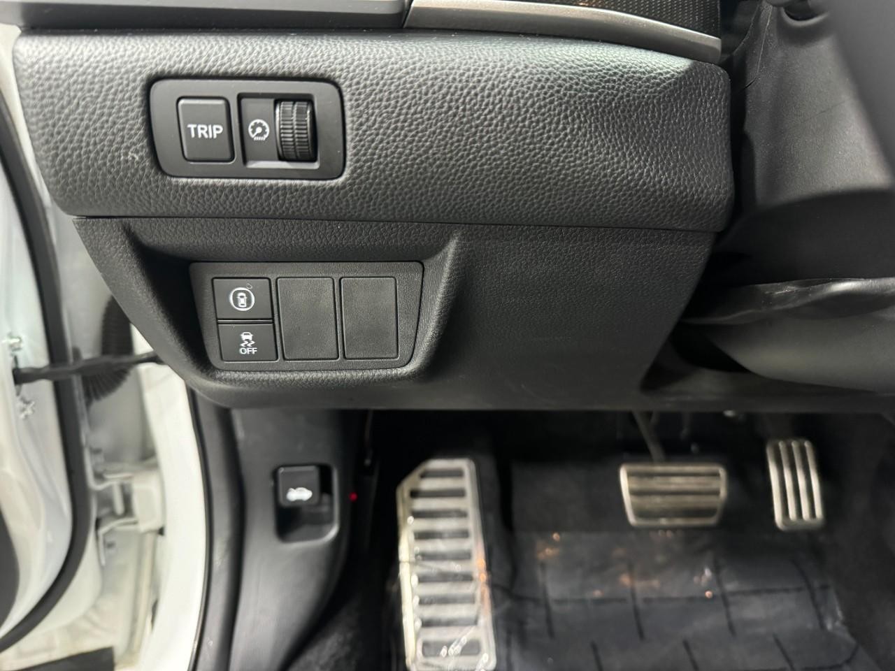 Honda Accord Sedan Vehicle Full-screen Gallery Image 26