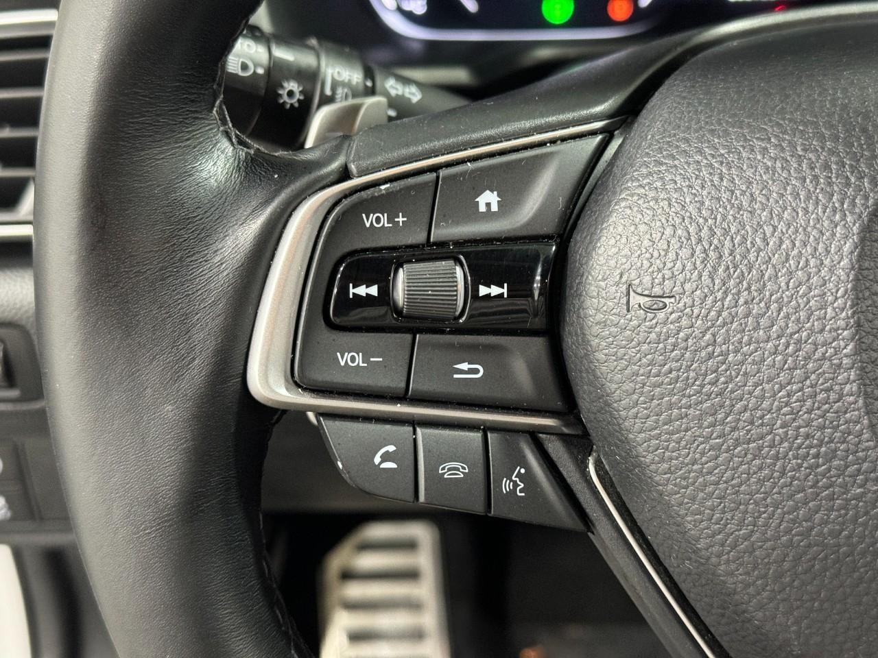 Honda Accord Sedan Vehicle Full-screen Gallery Image 27