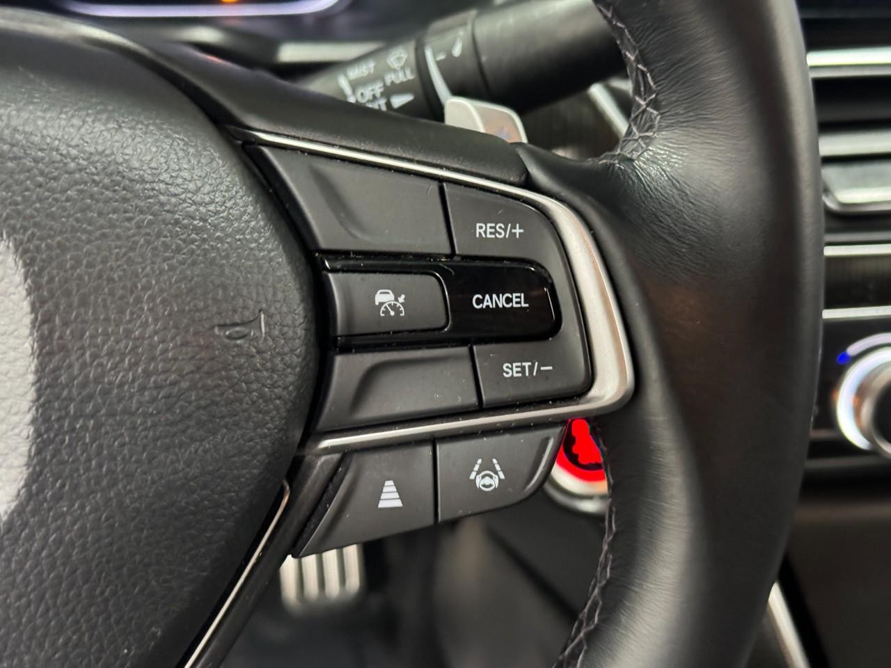 Honda Accord Sedan Vehicle Full-screen Gallery Image 28