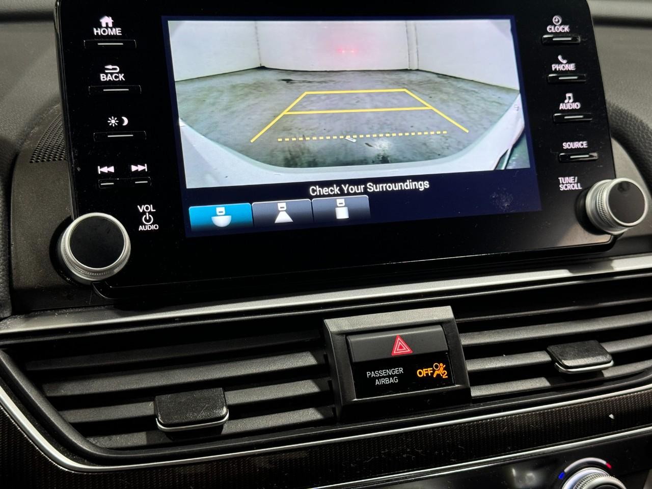 Honda Accord Sedan Vehicle Full-screen Gallery Image 30