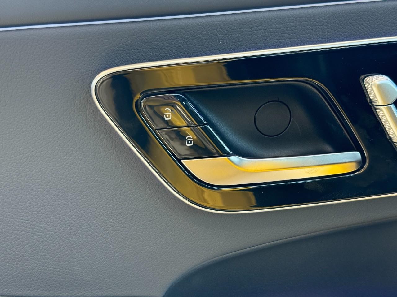 Mercedes-Benz CLE Vehicle Full-screen Gallery Image 23