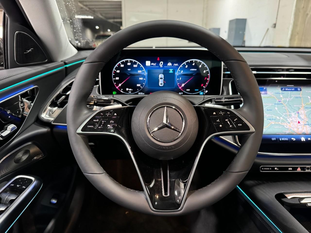 Mercedes-Benz E-Class Vehicle Full-screen Gallery Image 13