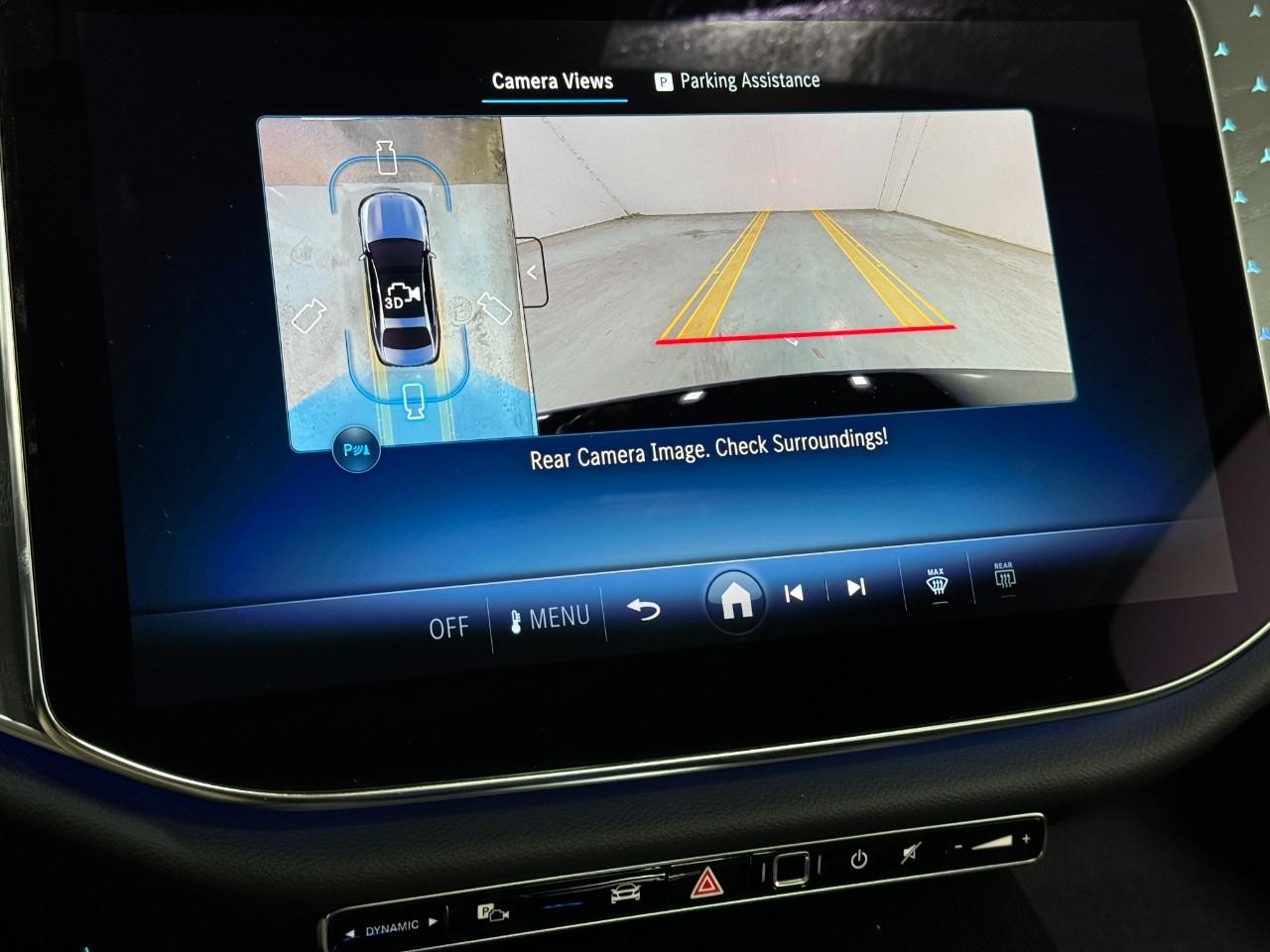 Mercedes-Benz E-Class Vehicle Full-screen Gallery Image 36