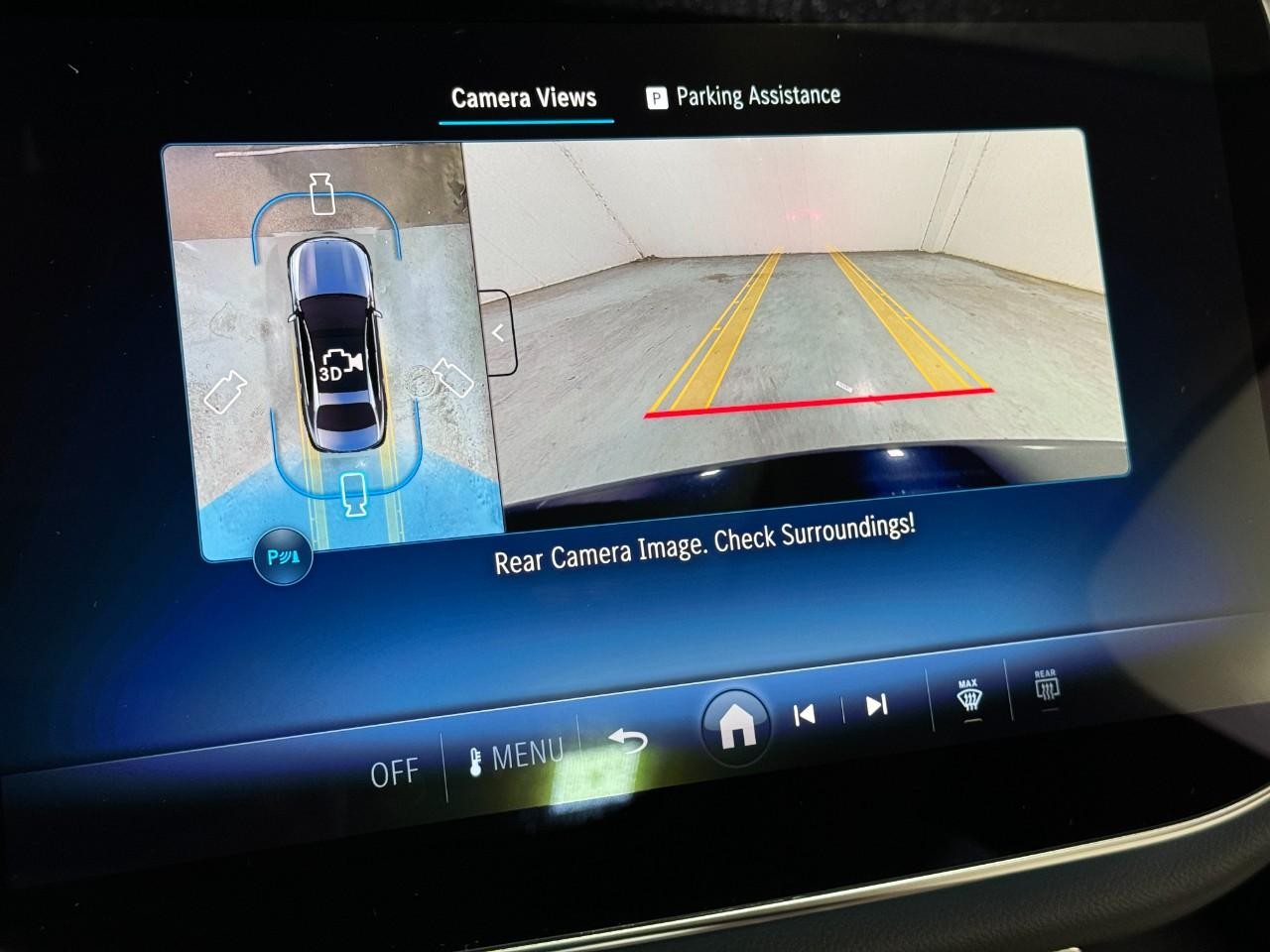 Mercedes-Benz E-Class Vehicle Full-screen Gallery Image 33