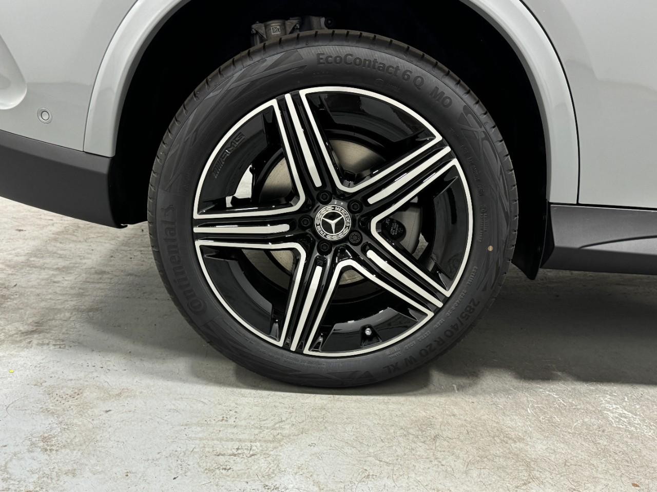 Mercedes-Benz GLC Vehicle Full-screen Gallery Image 5