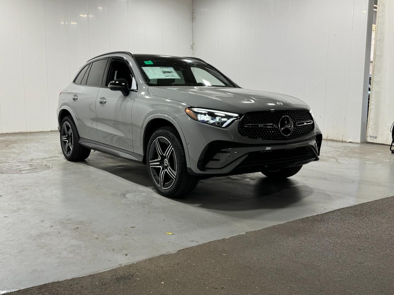 Mercedes-Benz GLC Vehicle Full-screen Gallery Image 6