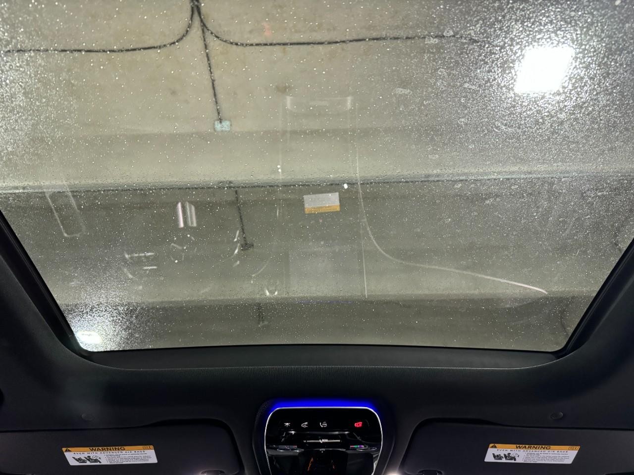 Mercedes-Benz GLC Vehicle Full-screen Gallery Image 11