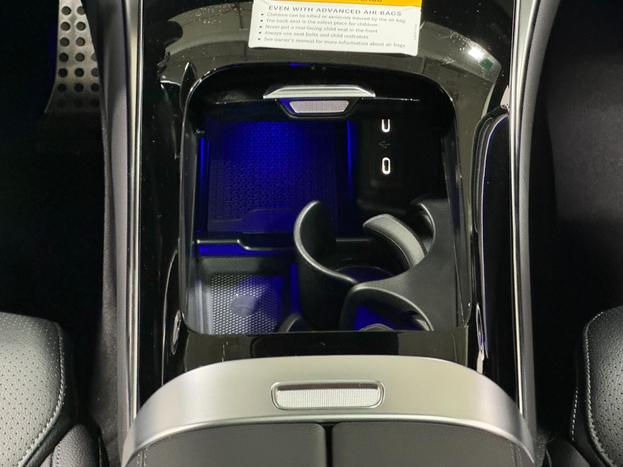 Mercedes-Benz GLC Vehicle Full-screen Gallery Image 15