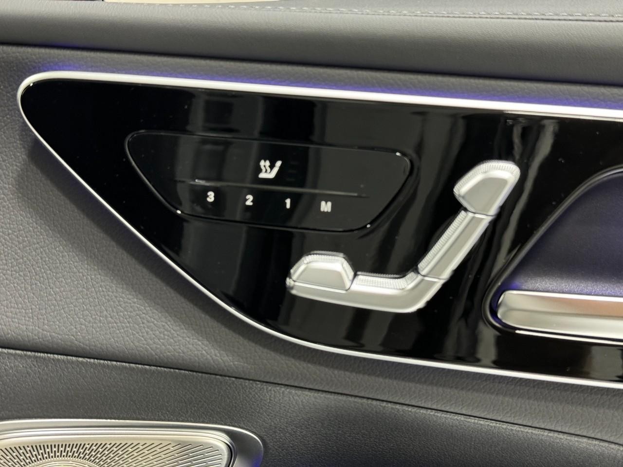 Mercedes-Benz GLC Vehicle Full-screen Gallery Image 20