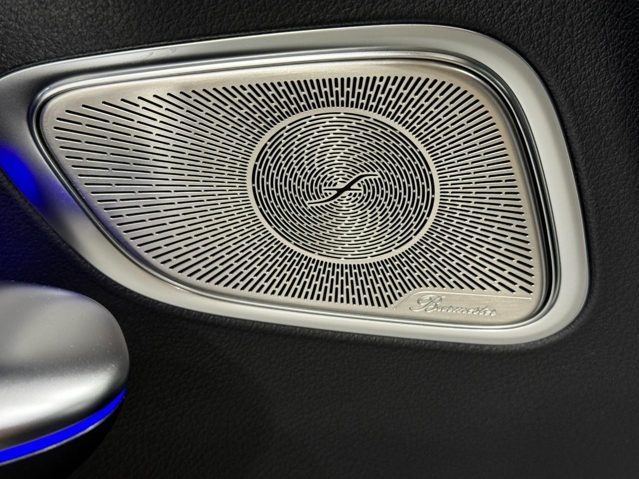 Mercedes-Benz GLC Vehicle Full-screen Gallery Image 26