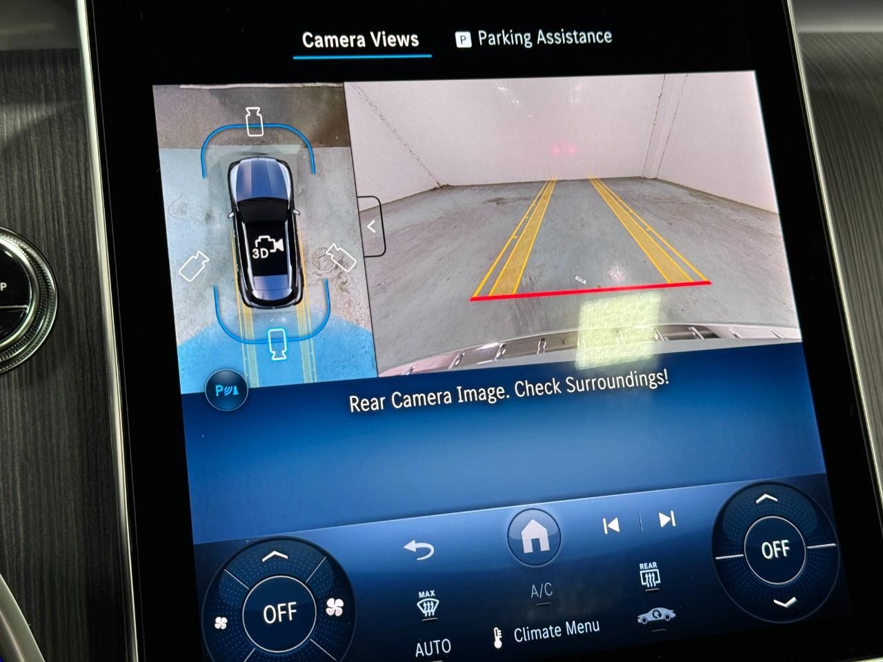 Mercedes-Benz GLC Vehicle Full-screen Gallery Image 36