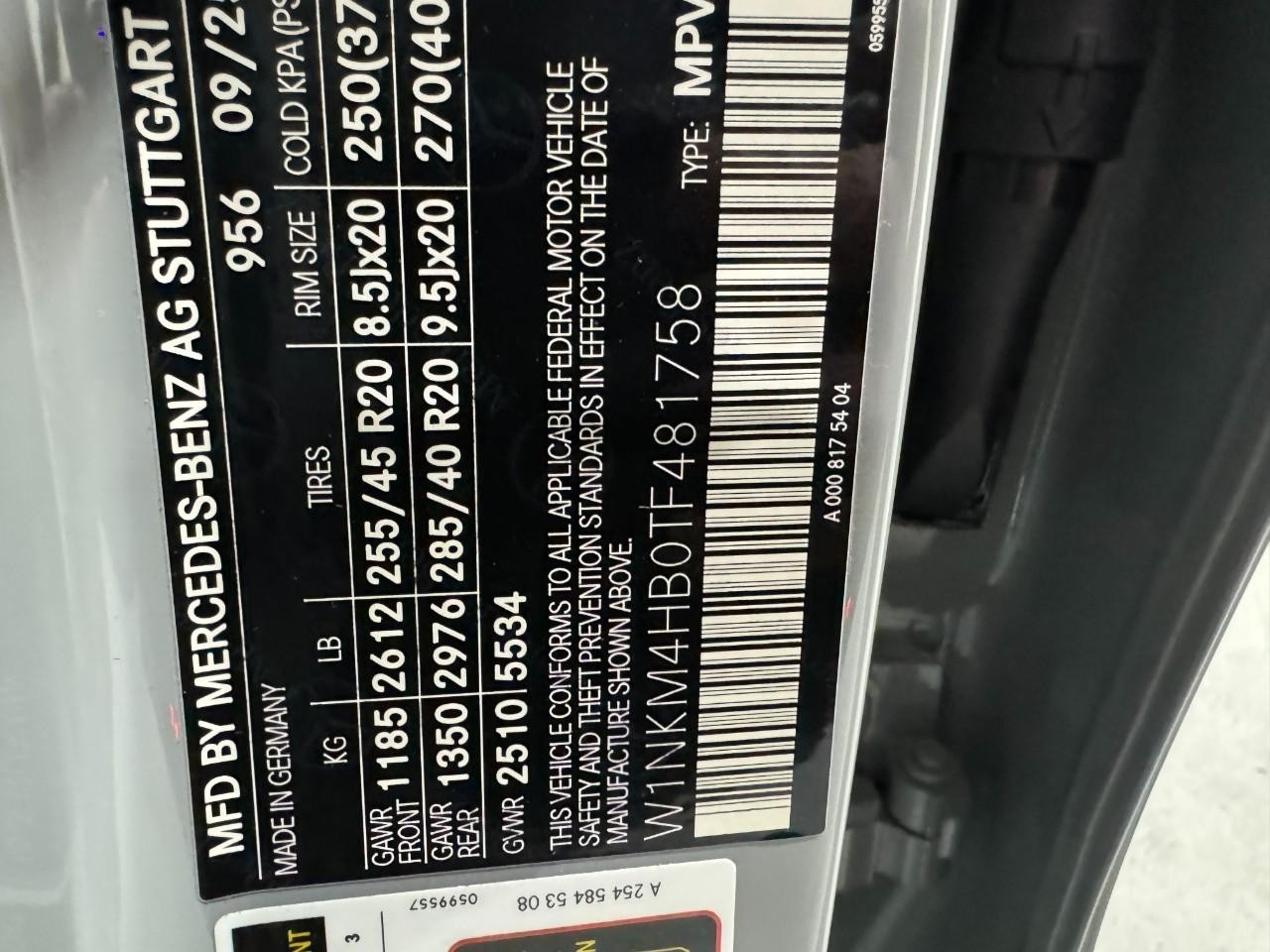 Mercedes-Benz GLC Vehicle Full-screen Gallery Image 37