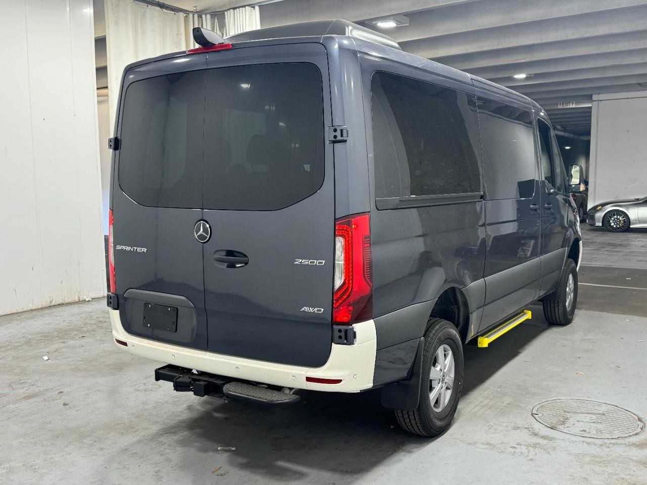 Mercedes-Benz Sprinter Passenger Van Vehicle Full-screen Gallery Image 4