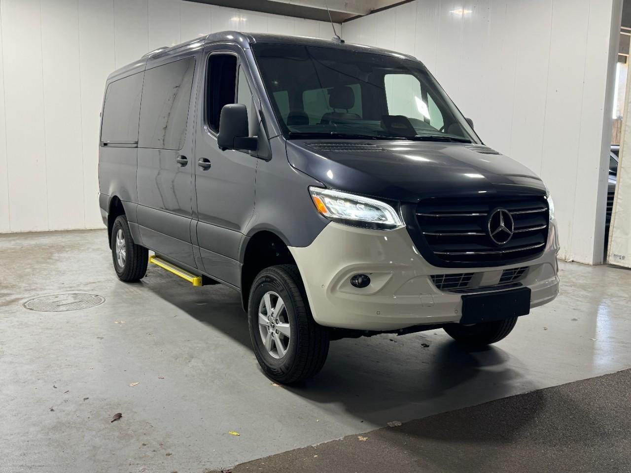 Mercedes-Benz Sprinter Passenger Van Vehicle Full-screen Gallery Image 6