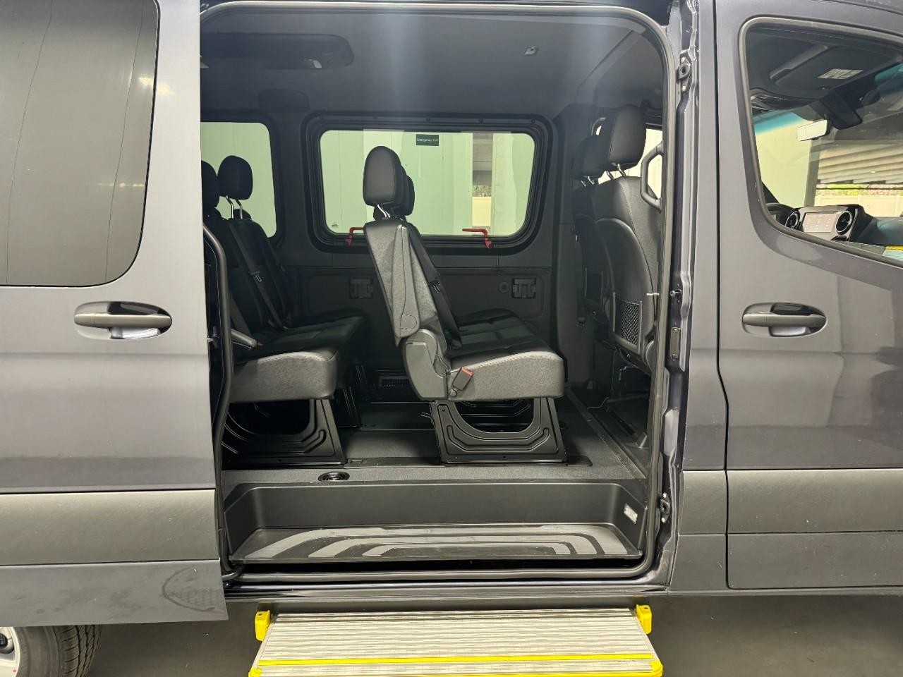 Mercedes-Benz Sprinter Passenger Van Vehicle Full-screen Gallery Image 10