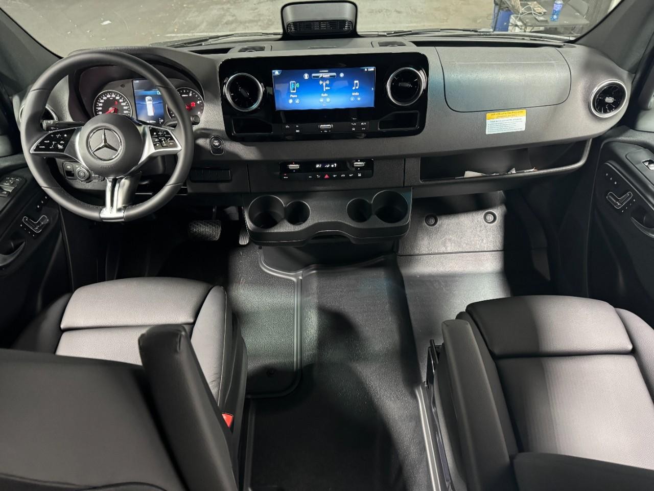 Mercedes-Benz Sprinter Passenger Van Vehicle Full-screen Gallery Image 14